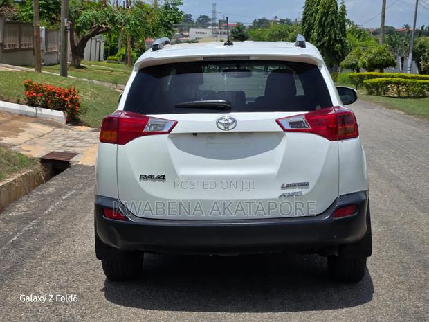Toyota RAV4 Platinum 4dr SUV (2.5L 4cyl 6A) 2018 White