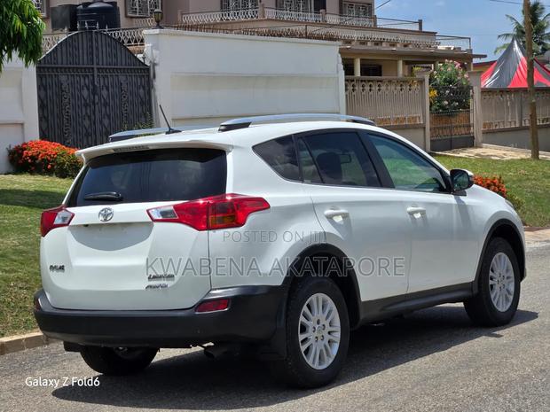 Toyota RAV4 Platinum 4dr SUV (2.5L 4cyl 6A) 2018 White