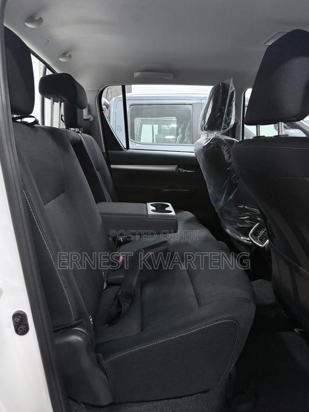 Toyota Hilux 2025 White