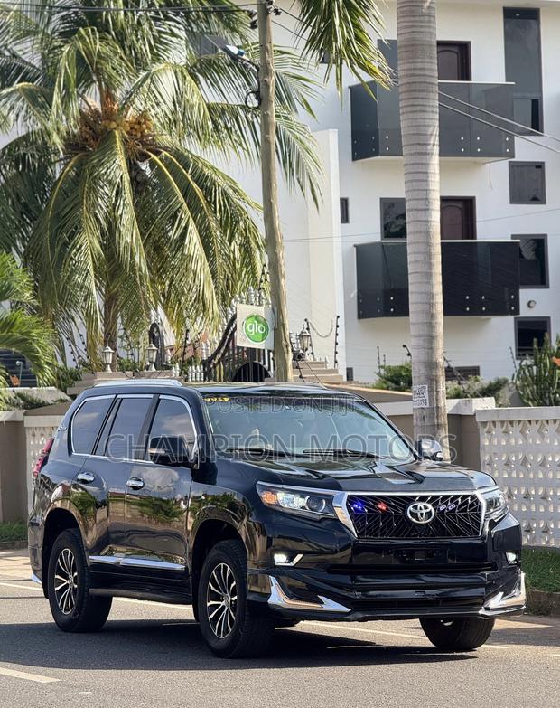 Toyota Land Cruiser Prado 2016 Black