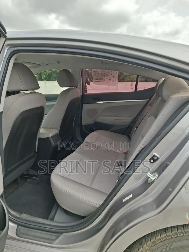 Hyundai Elantra SE 2020 Gray