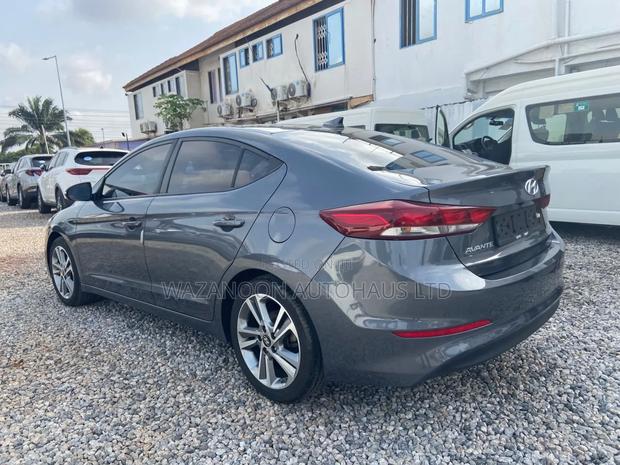Hyundai Avante 2018 Gray