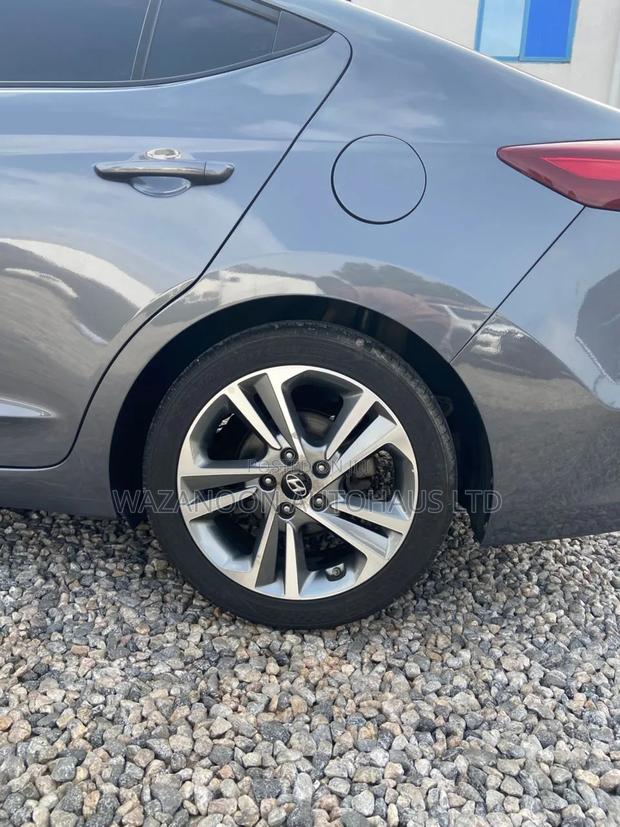 Hyundai Avante 2018 Gray