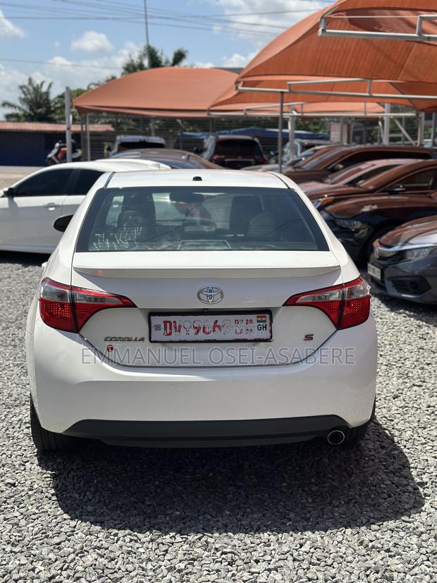Toyota Corolla S Premium 4dr Sedan (1.8L 4cyl CVT) 2016 White