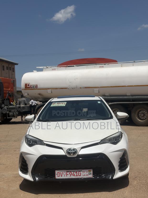 Toyota Corolla SE Special Edition 4dr Sedan (1.8L 4cyl CVT) 2017 White