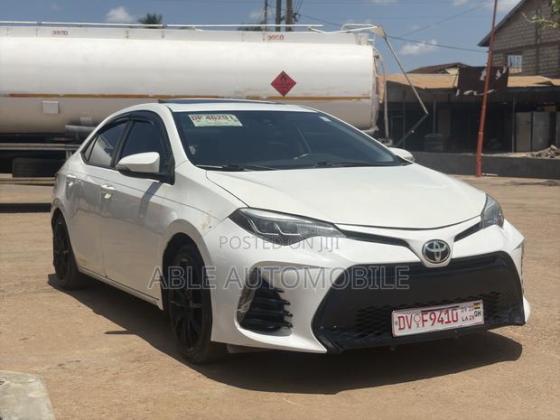 Toyota Corolla SE Special Edition 4dr Sedan (1.8L 4cyl CVT) 2017 White