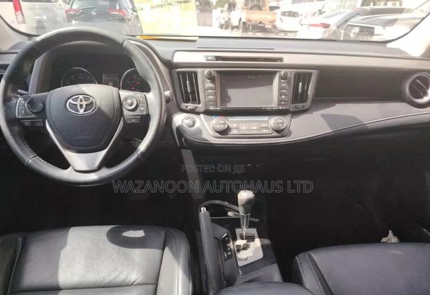 Toyota RAV4 LE 4dr SUV AWD (2.5L 4cyl 6A) 2018 Gray