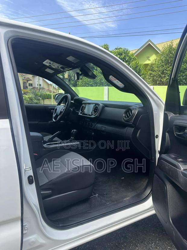 Toyota Tacoma 2023 White