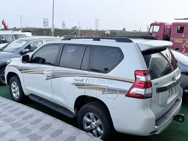 Toyota Land Cruiser Prado 2017 White