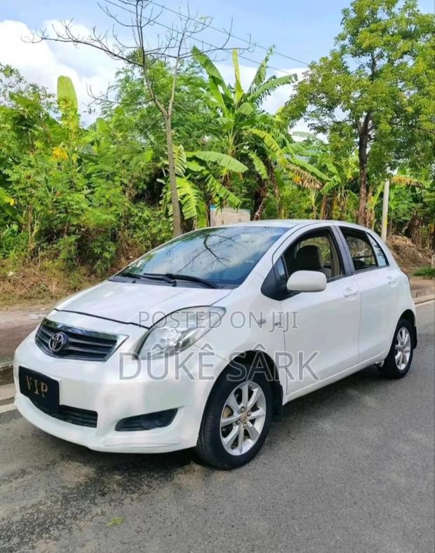 Toyota Yaris L Hatchback 3dr 2013 White