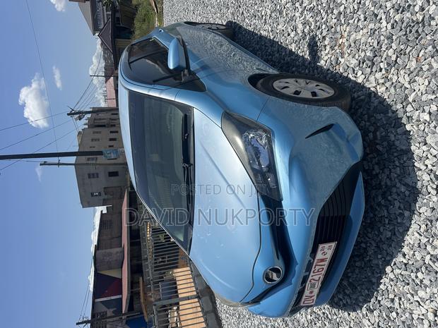 Toyota Vitz 2015 Blue