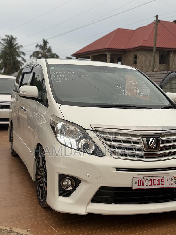 Toyota Alphard 2.4 Petrol FWD 2014 White