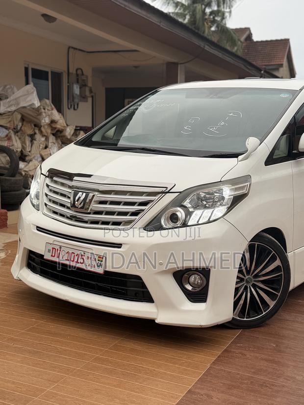 Toyota Alphard 2.4 Petrol FWD 2014 White