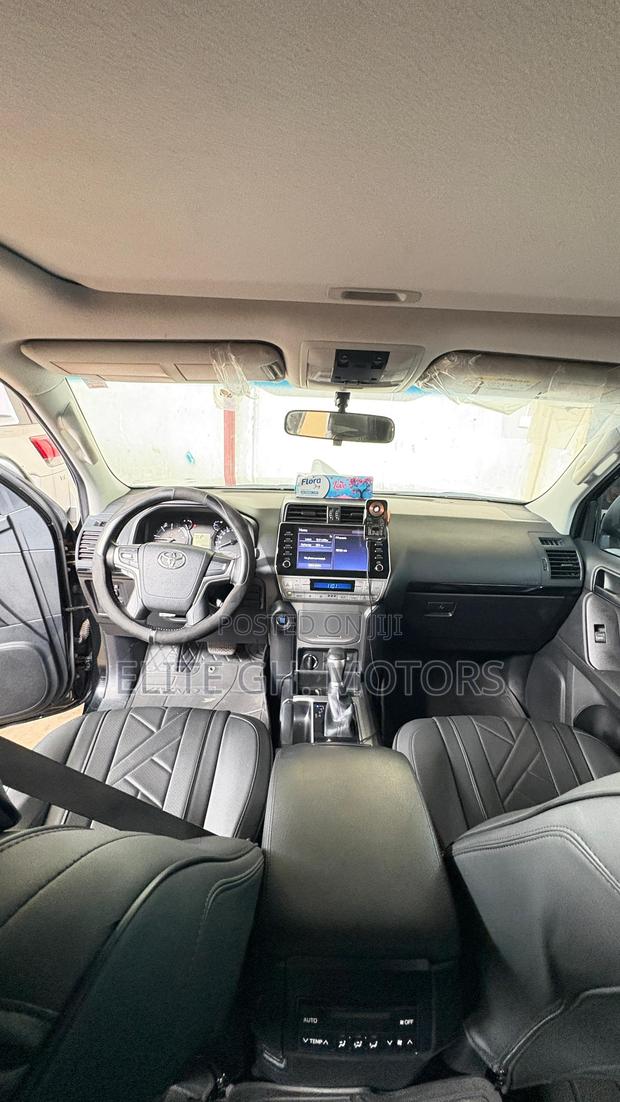 Toyota Land Cruiser Prado 2.8 2023 Black