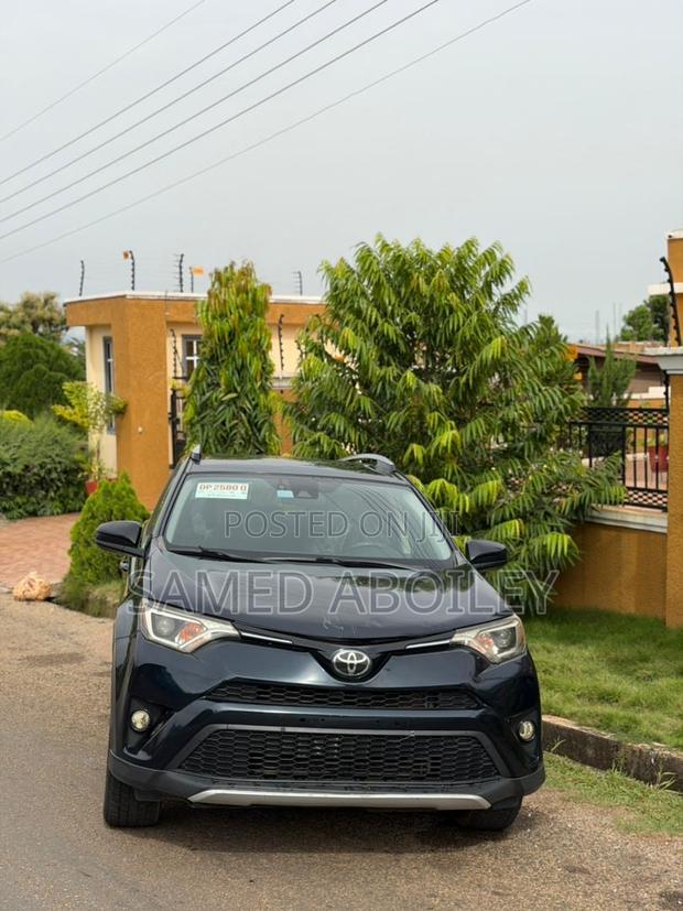 Toyota RAV4 LE 4dr SUV (2.5L 4cyl 6A) 2018 Black