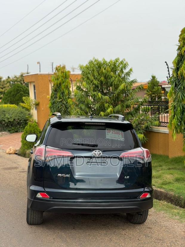 Toyota RAV4 LE 4dr SUV (2.5L 4cyl 6A) 2018 Black