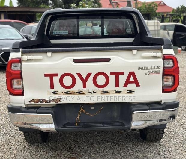 Toyota Hilux Revo Double Cab Petrol 2.7 RWD 2022 White