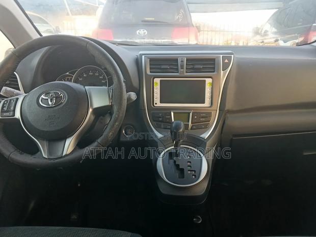 Toyota Ractis 2015 Blue