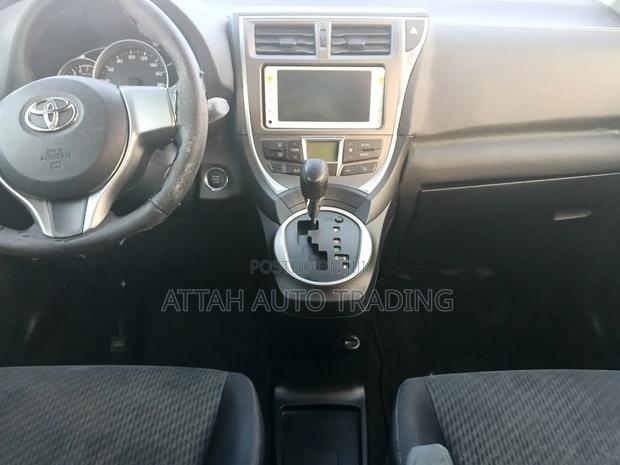 Toyota Ractis 2015 Blue