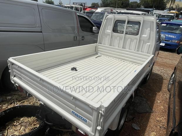 Mazda Washu 2006 White