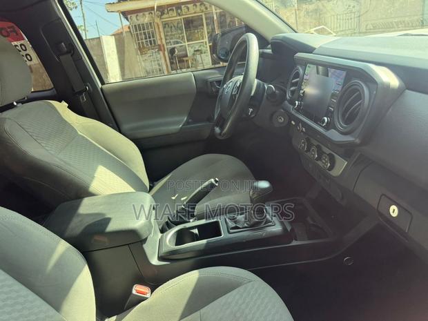 Toyota Tacoma SR5 2022 White