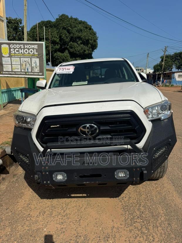 Toyota Tacoma SR5 2022 White