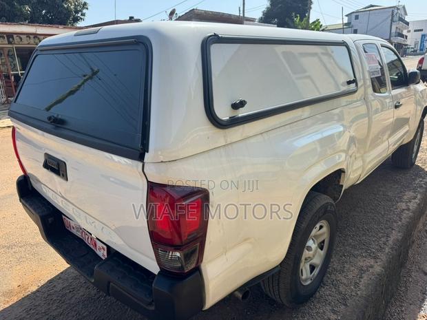 Toyota Tacoma SR5 2022 White