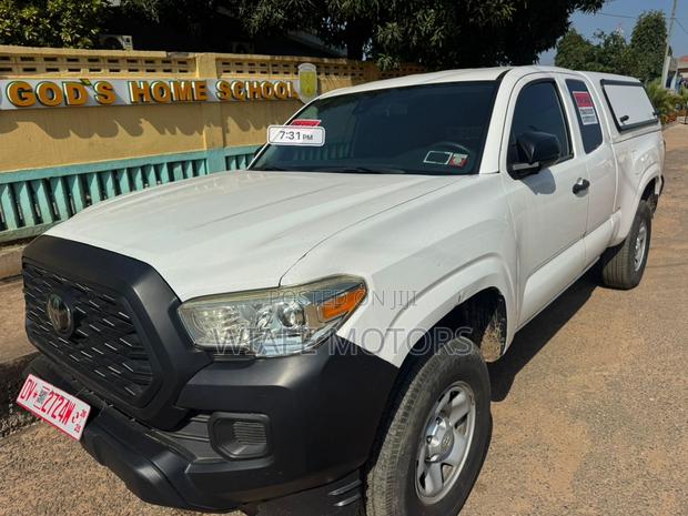 Toyota Tacoma SR5 2022 White
