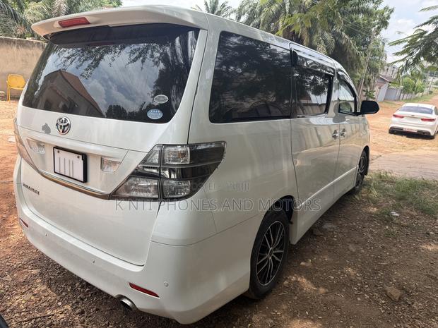 Toyota Voxy 2015 White