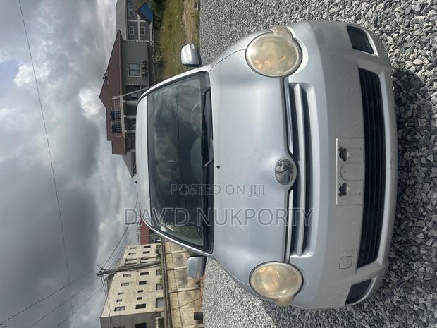Toyota Sienta 2011 Silver