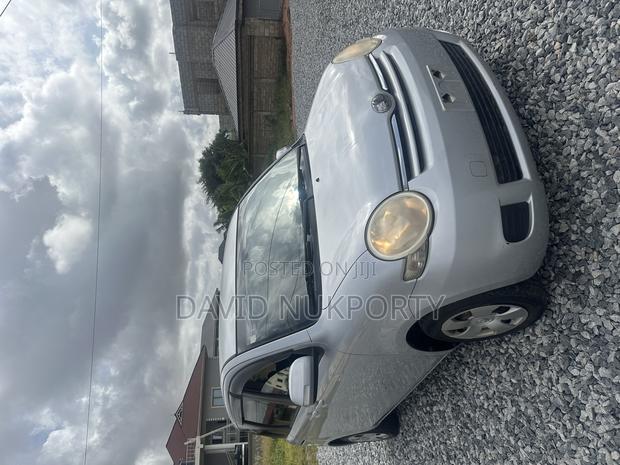 Toyota Sienta 2011 Silver