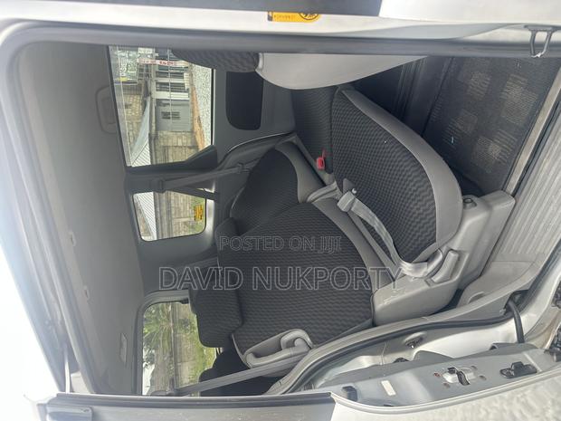 Toyota Sienta 2011 Silver