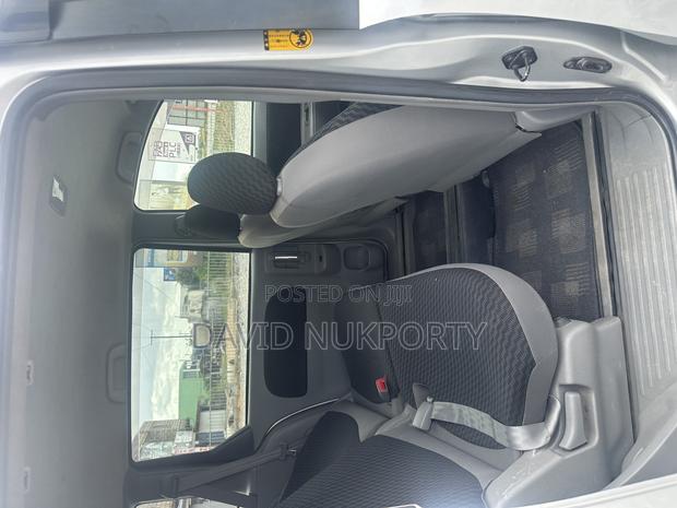 Toyota Sienta 2011 Silver