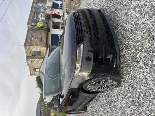 Land Rover Range Rover 2024 Black