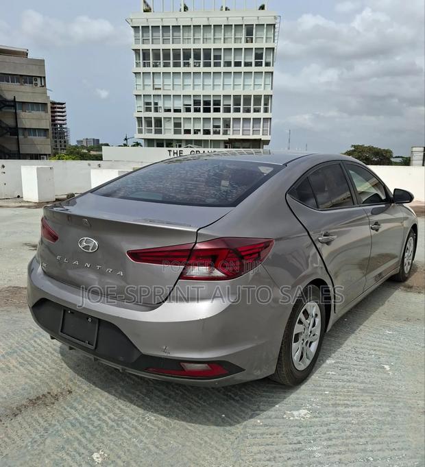 Hyundai Elantra SE 2020 Gray