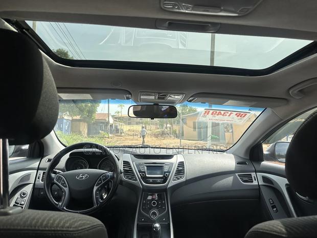 Hyundai Elantra Limited Sedan FWD (1.8L 4cyl 6A) 2016 Silver