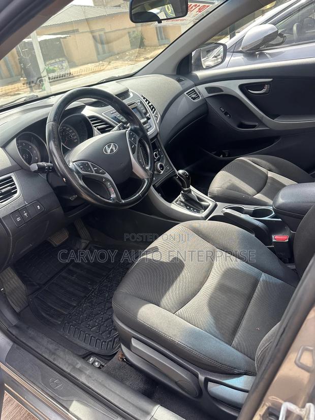 Hyundai Elantra Limited Sedan FWD (1.8L 4cyl 6A) 2016 Silver