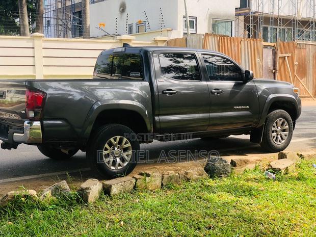 Toyota Tacoma 2018 Gray
