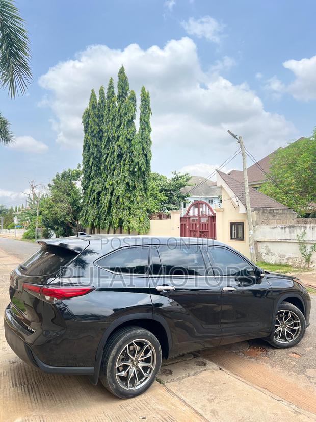 Toyota Highlander XLE 2021 Black