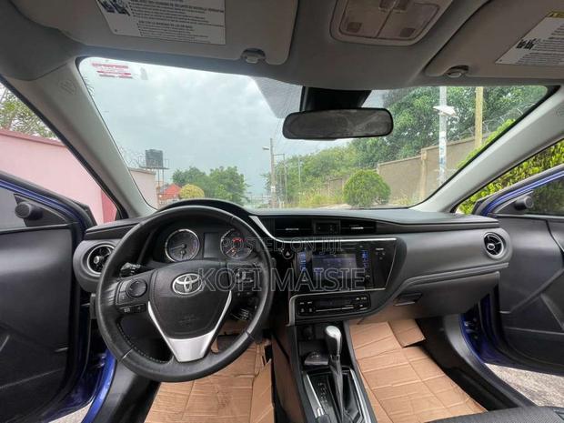 Toyota Corolla SE 4dr Sedan (1.8L 4cyl CVT) 2017 Blue