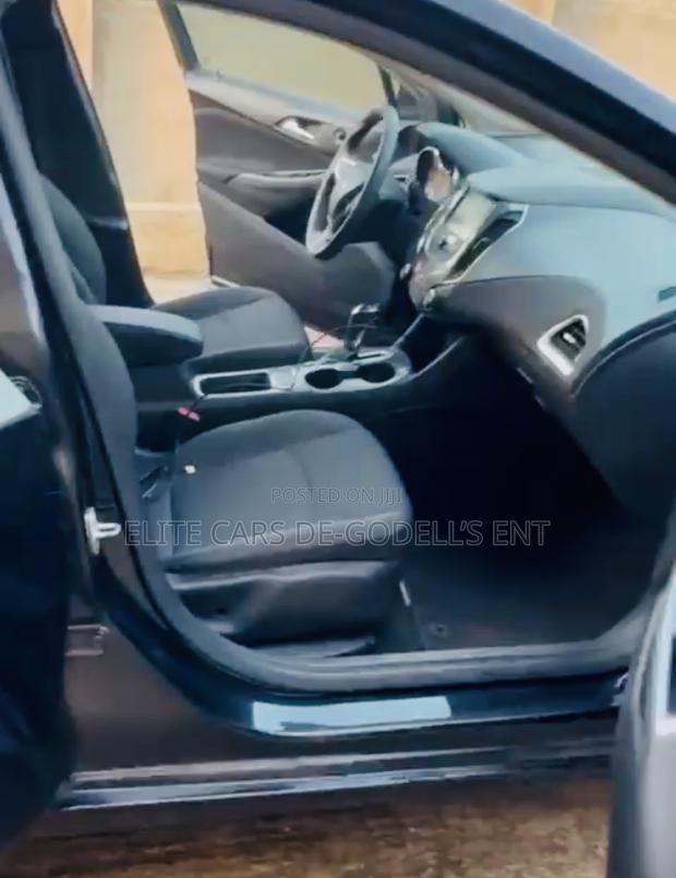 Chevrolet Cruze LT Auto Hatchback 2017 Black