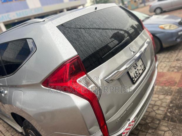 Mitsubishi Montero Sport 2021 Silver