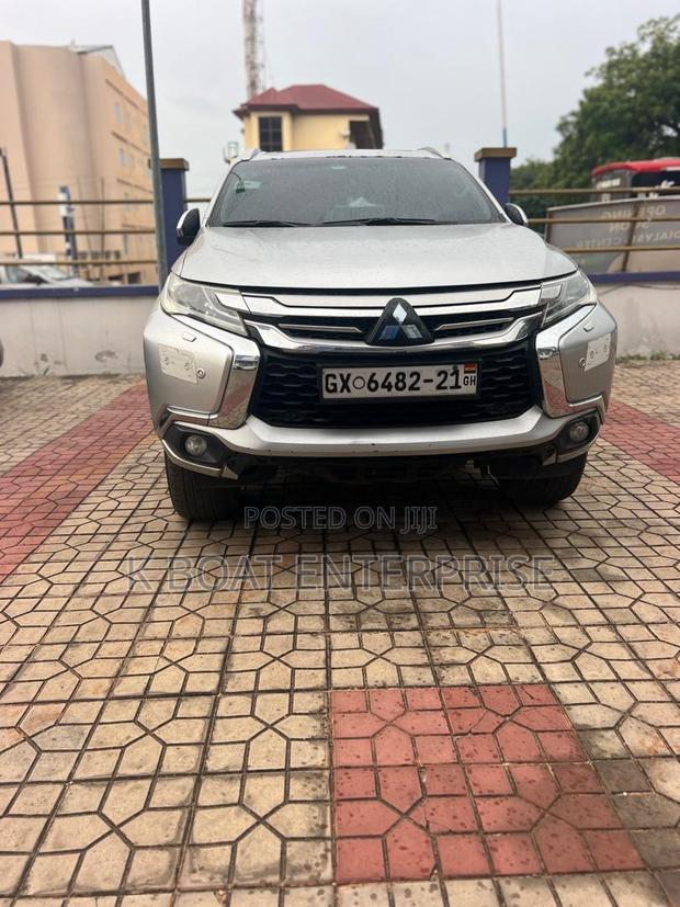 Mitsubishi Montero Sport 2021 Silver