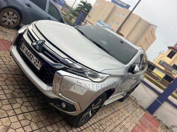Mitsubishi Montero Sport 2021 Silver