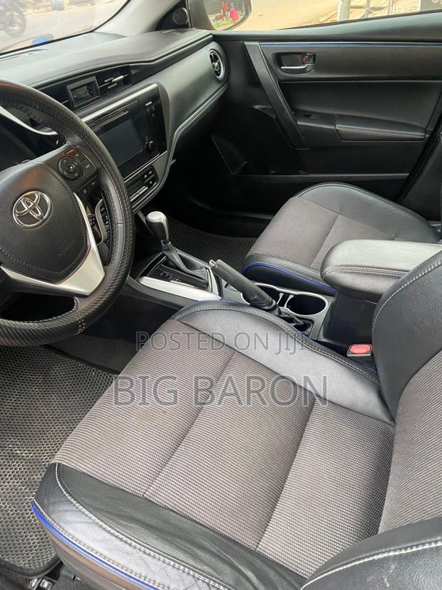 Toyota Corolla SE 4dr Sedan (1.8L 4cyl CVT) 2017 Red
