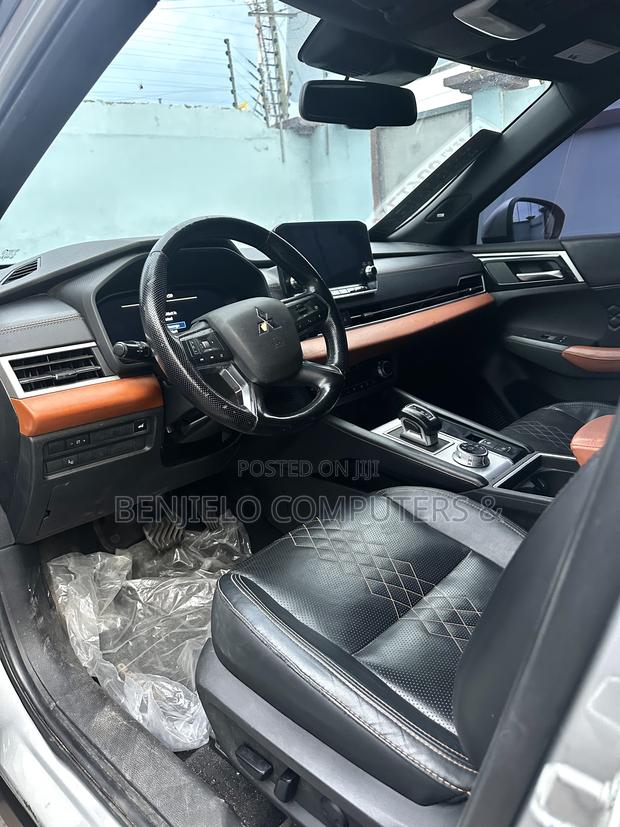Mitsubishi Outlander SEL 2022 Gray