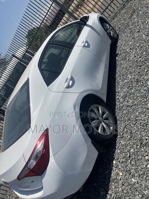 Toyota Corolla LE Eco Plus 4dr Sedan (1.8L 4cyl CVT) 2014 White