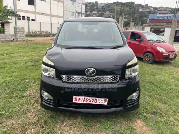 Toyota Voxy 2012 Black