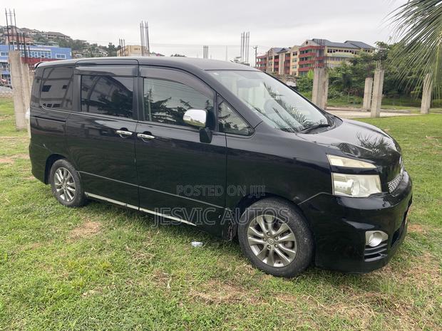 Toyota Voxy 2012 Black