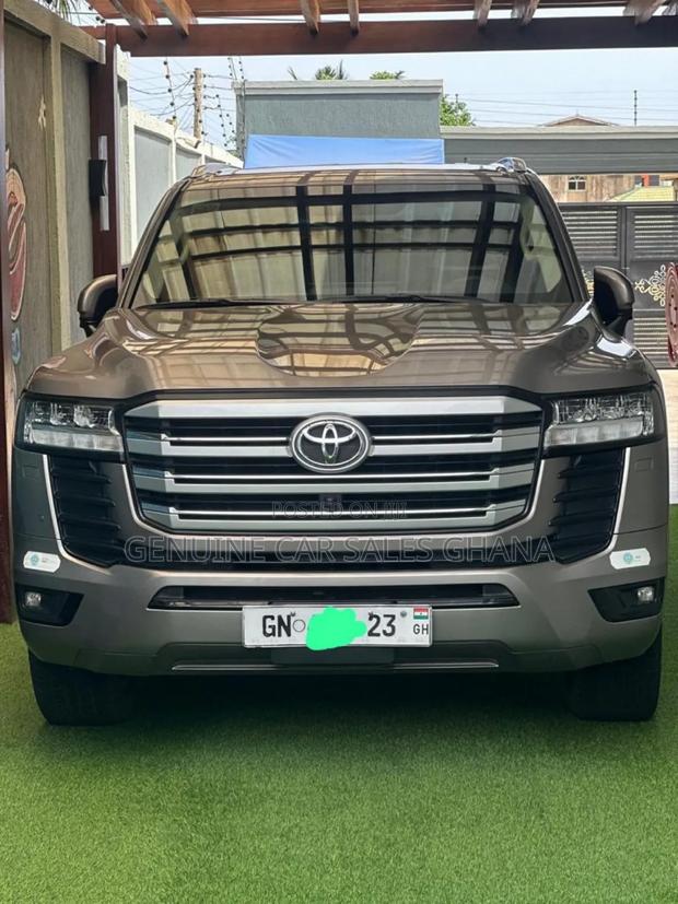 Toyota Land Cruiser 2022 Silver